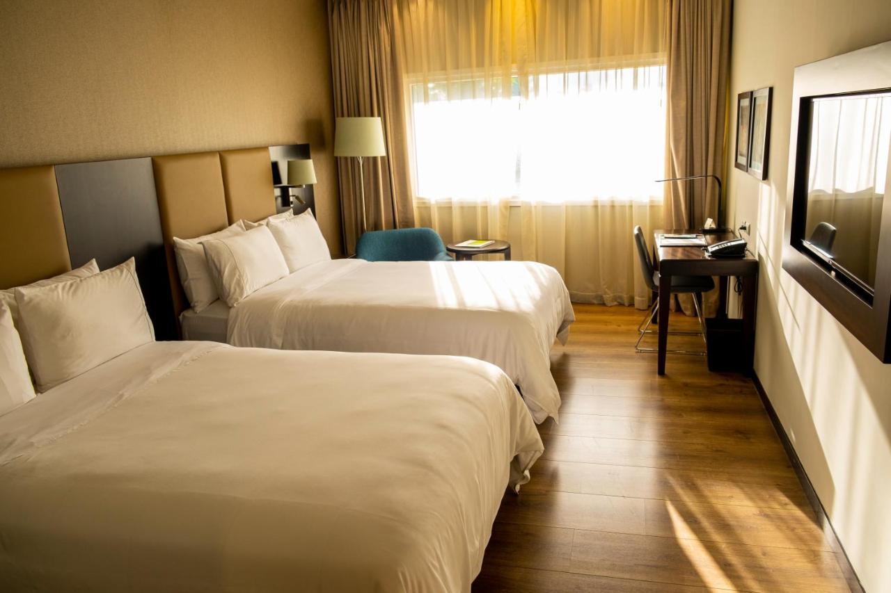 Radisson Hotel Santa Cruz ซานตาครูซเดอลาเซียร์รา ภายนอก รูปภาพ