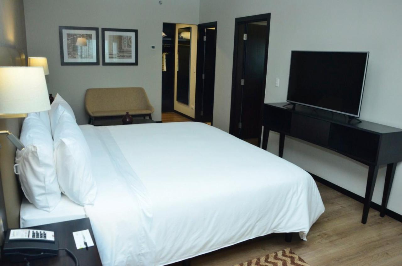 Radisson Hotel Santa Cruz ซานตาครูซเดอลาเซียร์รา ภายนอก รูปภาพ
