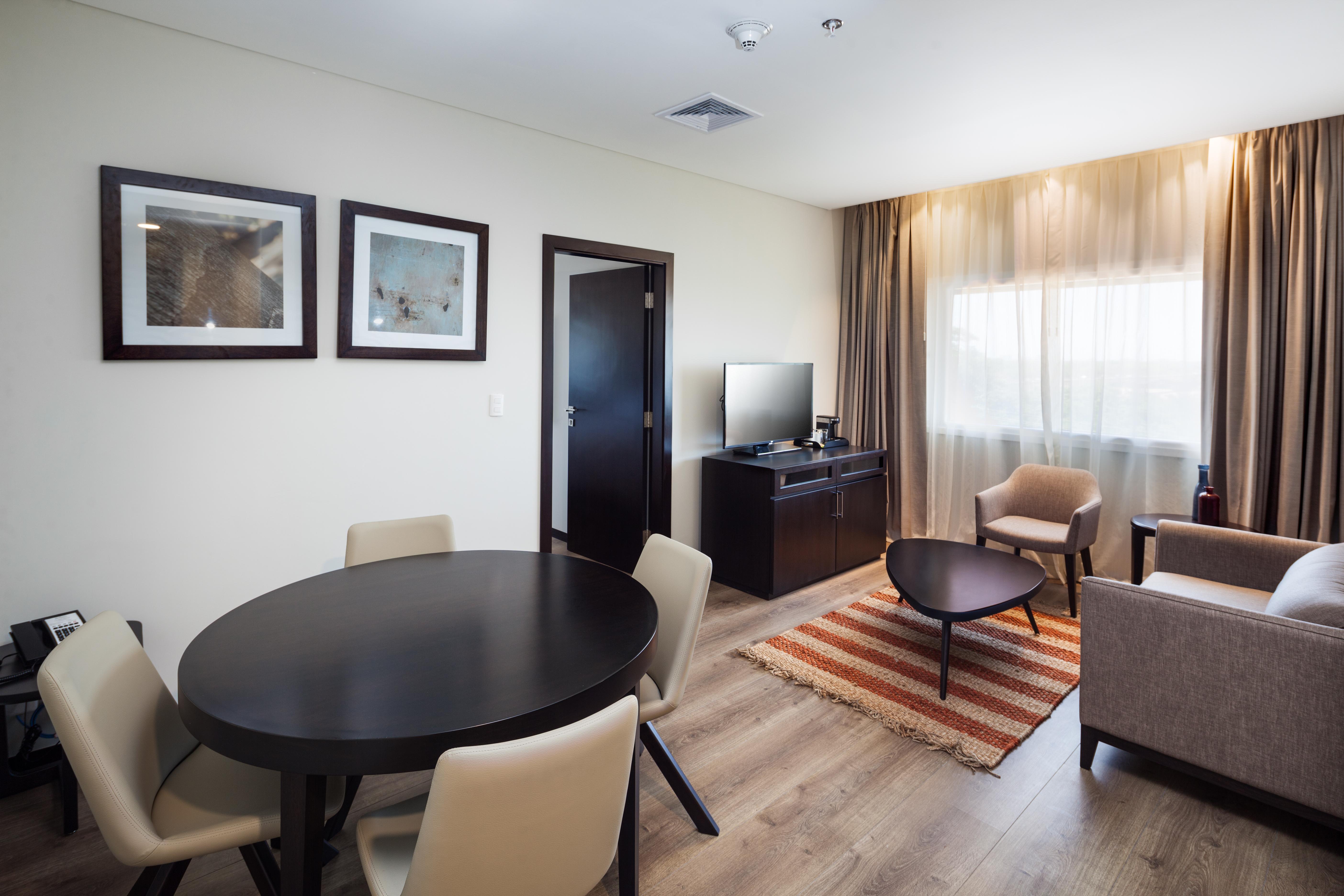 Radisson Hotel Santa Cruz ซานตาครูซเดอลาเซียร์รา ภายนอก รูปภาพ