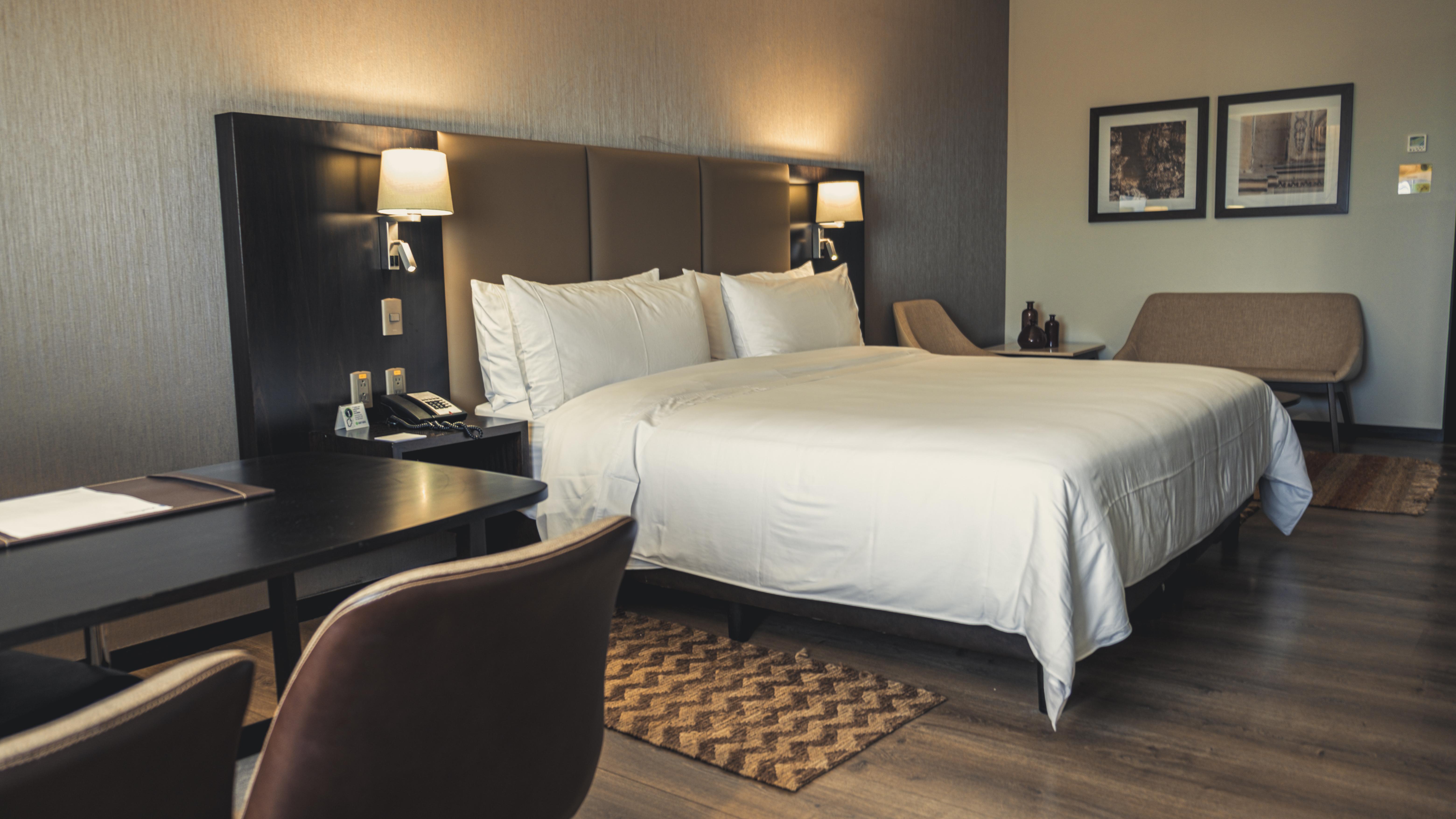 Radisson Hotel Santa Cruz ซานตาครูซเดอลาเซียร์รา ภายนอก รูปภาพ