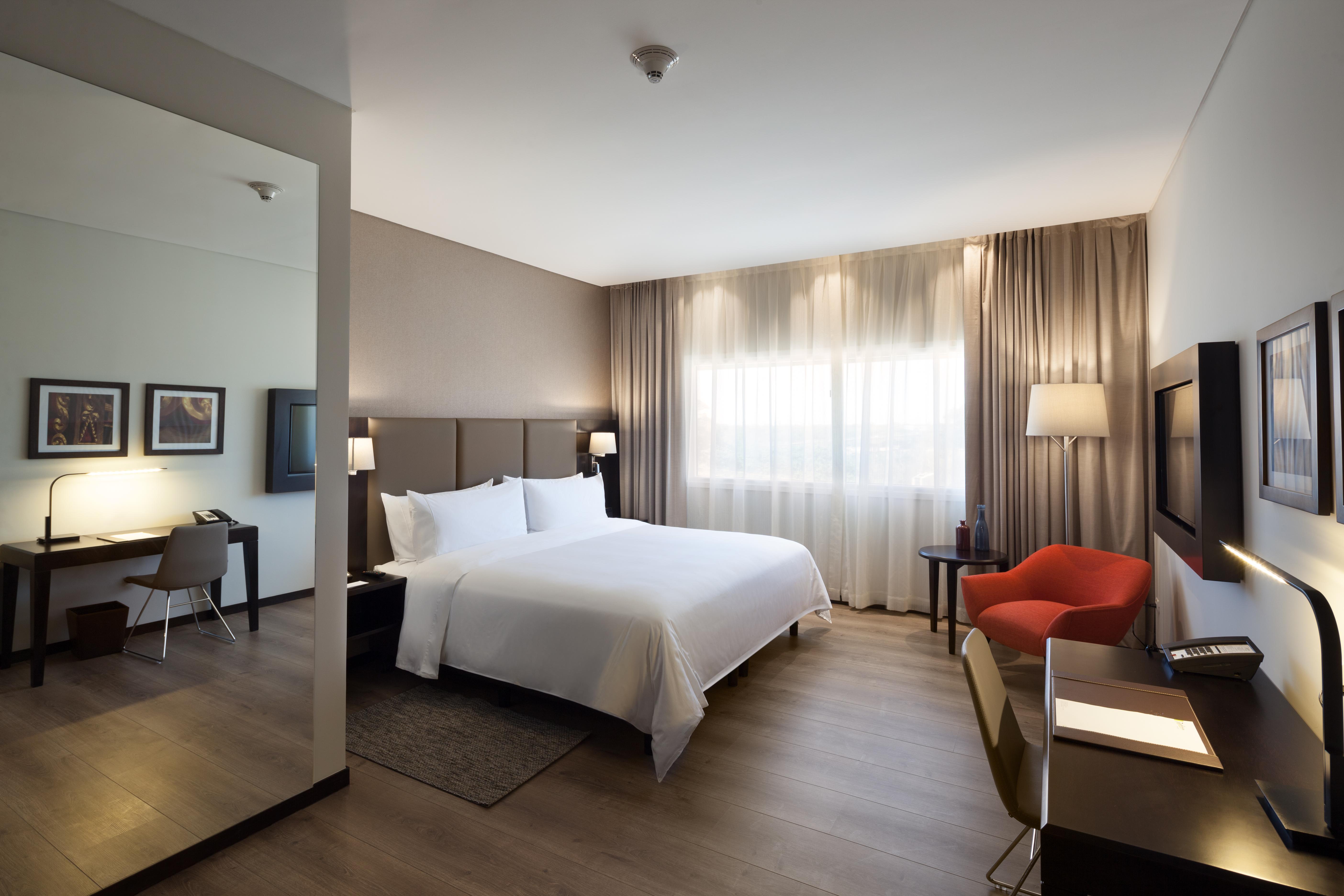 Radisson Hotel Santa Cruz ซานตาครูซเดอลาเซียร์รา ภายนอก รูปภาพ