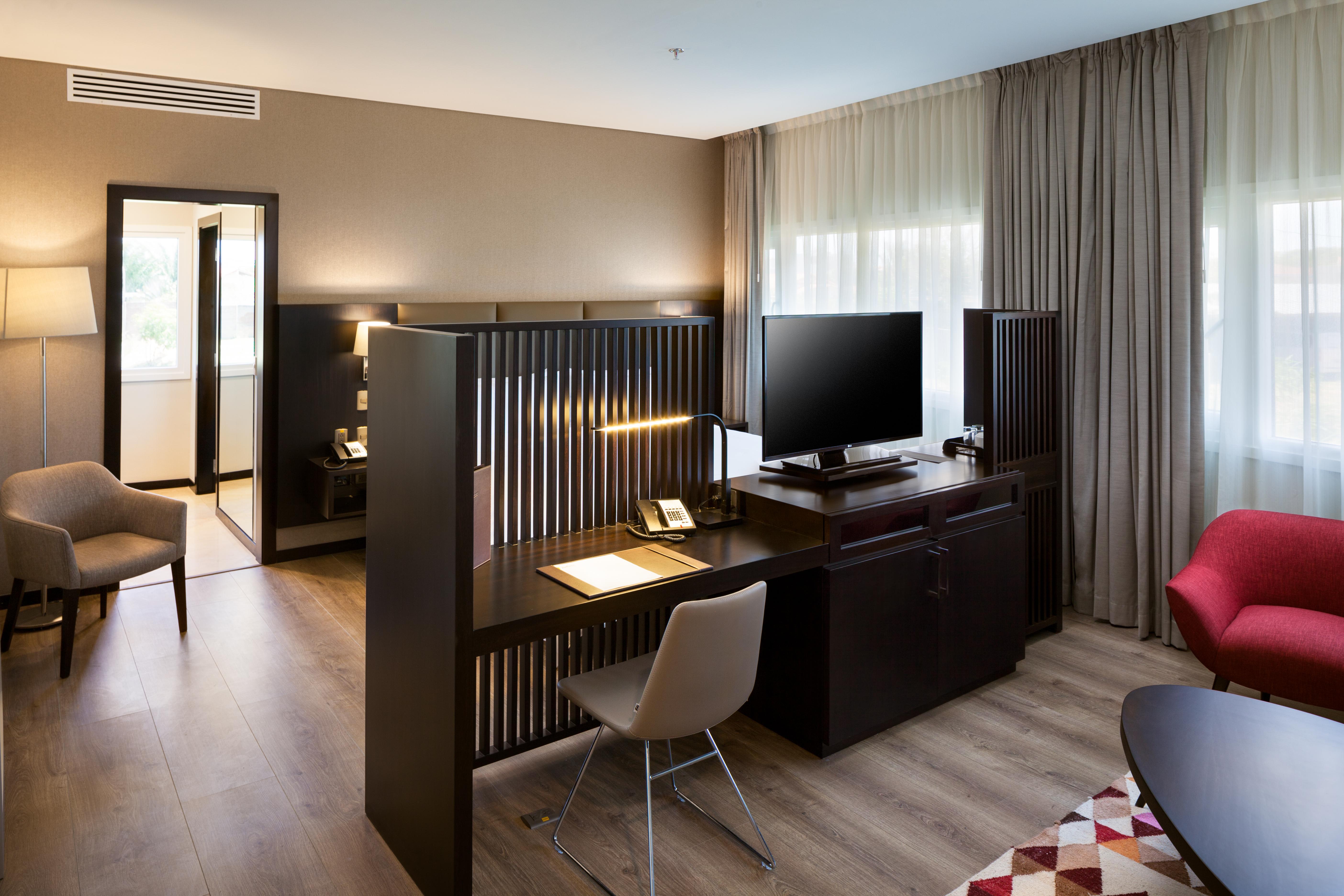 Radisson Hotel Santa Cruz ซานตาครูซเดอลาเซียร์รา ภายนอก รูปภาพ