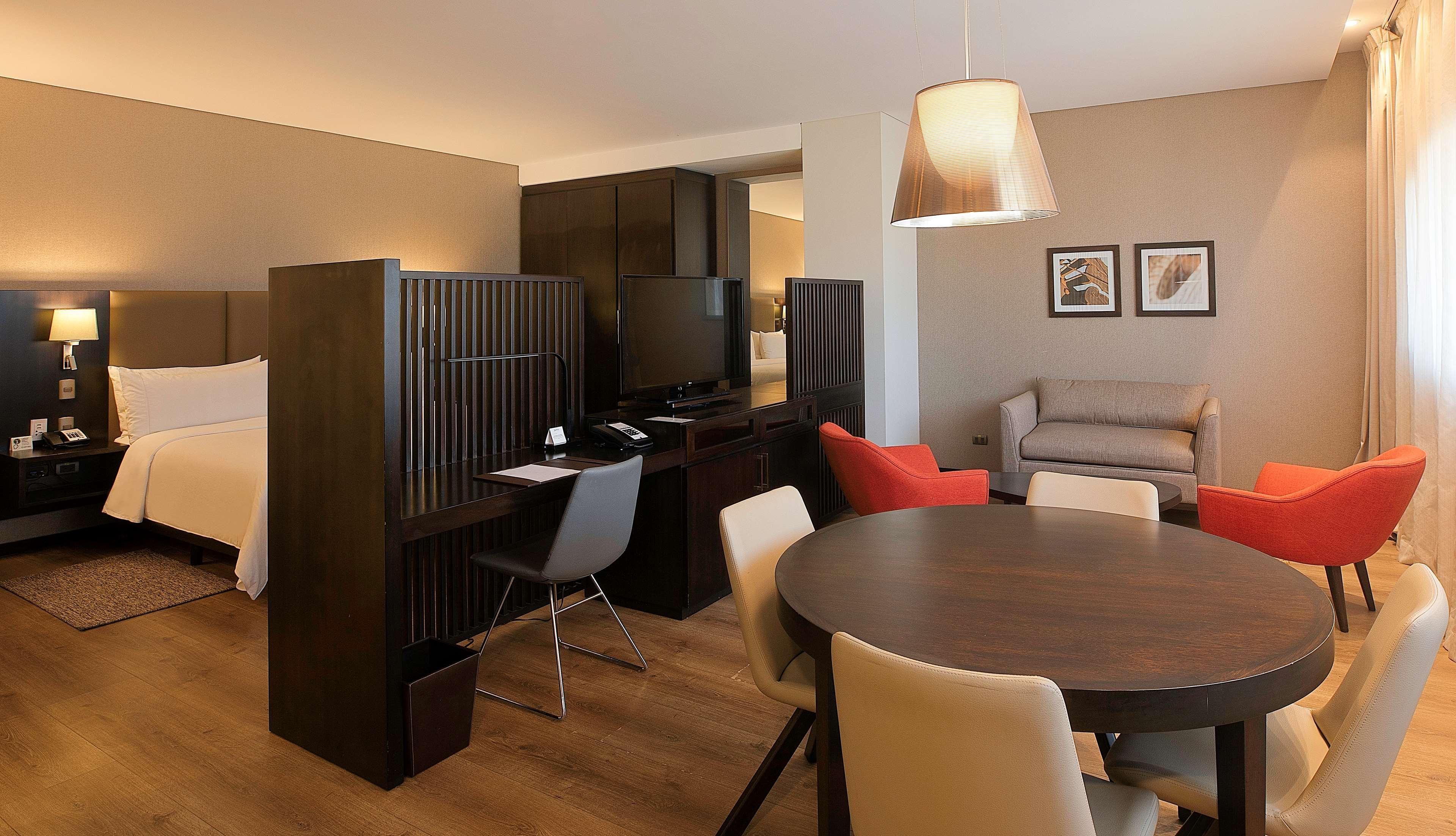 Radisson Hotel Santa Cruz ซานตาครูซเดอลาเซียร์รา ภายนอก รูปภาพ