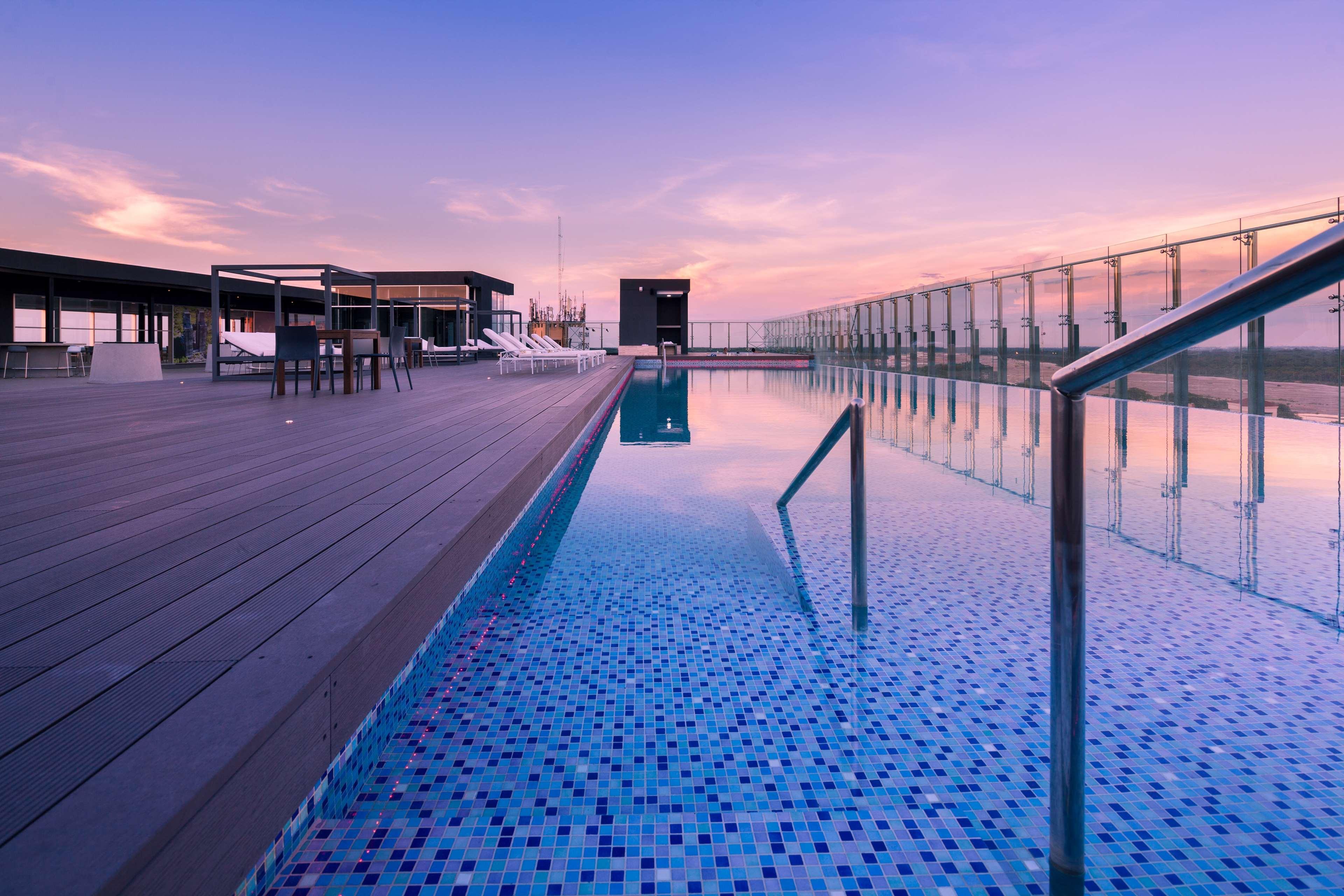 Radisson Hotel Santa Cruz ซานตาครูซเดอลาเซียร์รา ภายนอก รูปภาพ