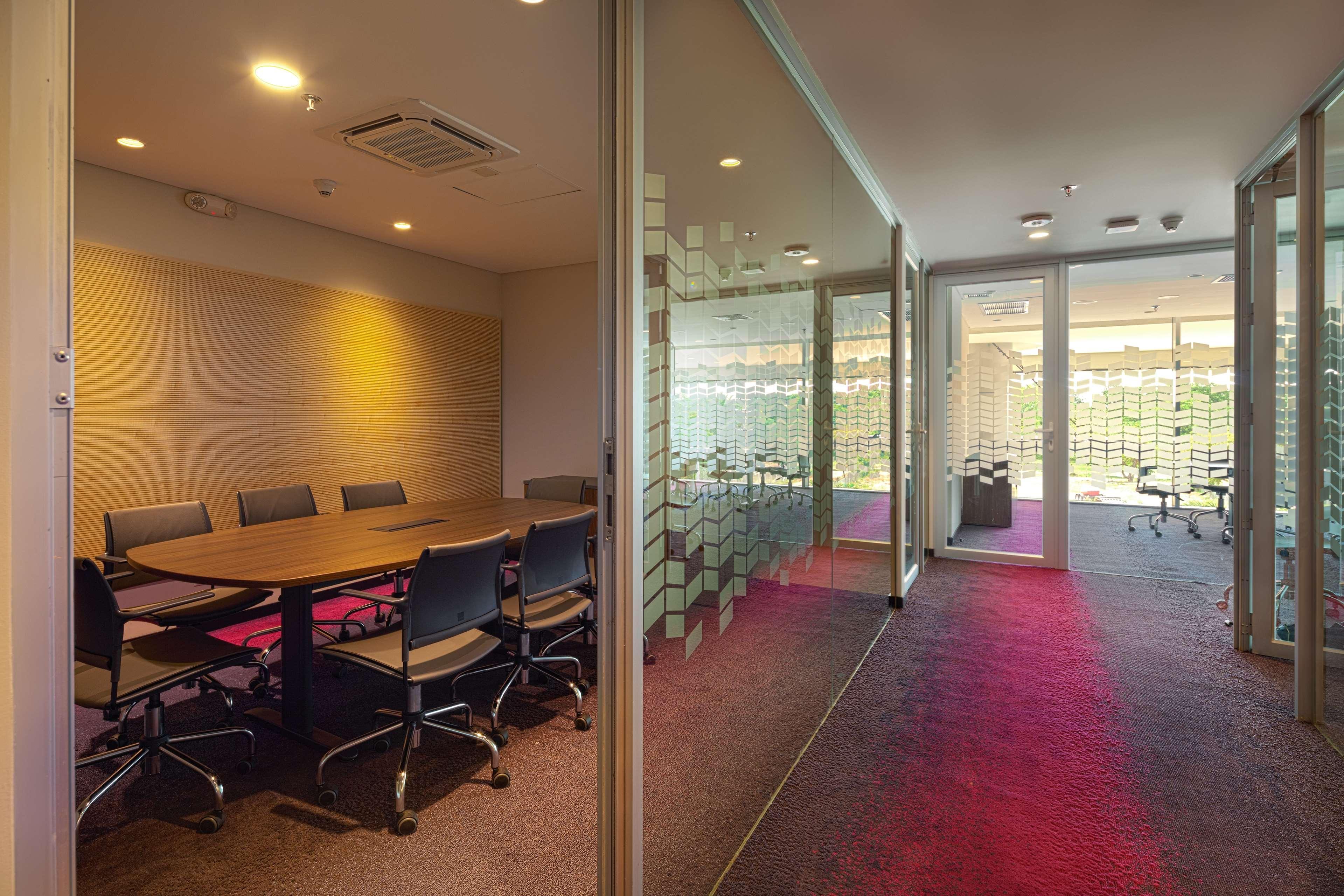 Radisson Hotel Santa Cruz ซานตาครูซเดอลาเซียร์รา ภายนอก รูปภาพ