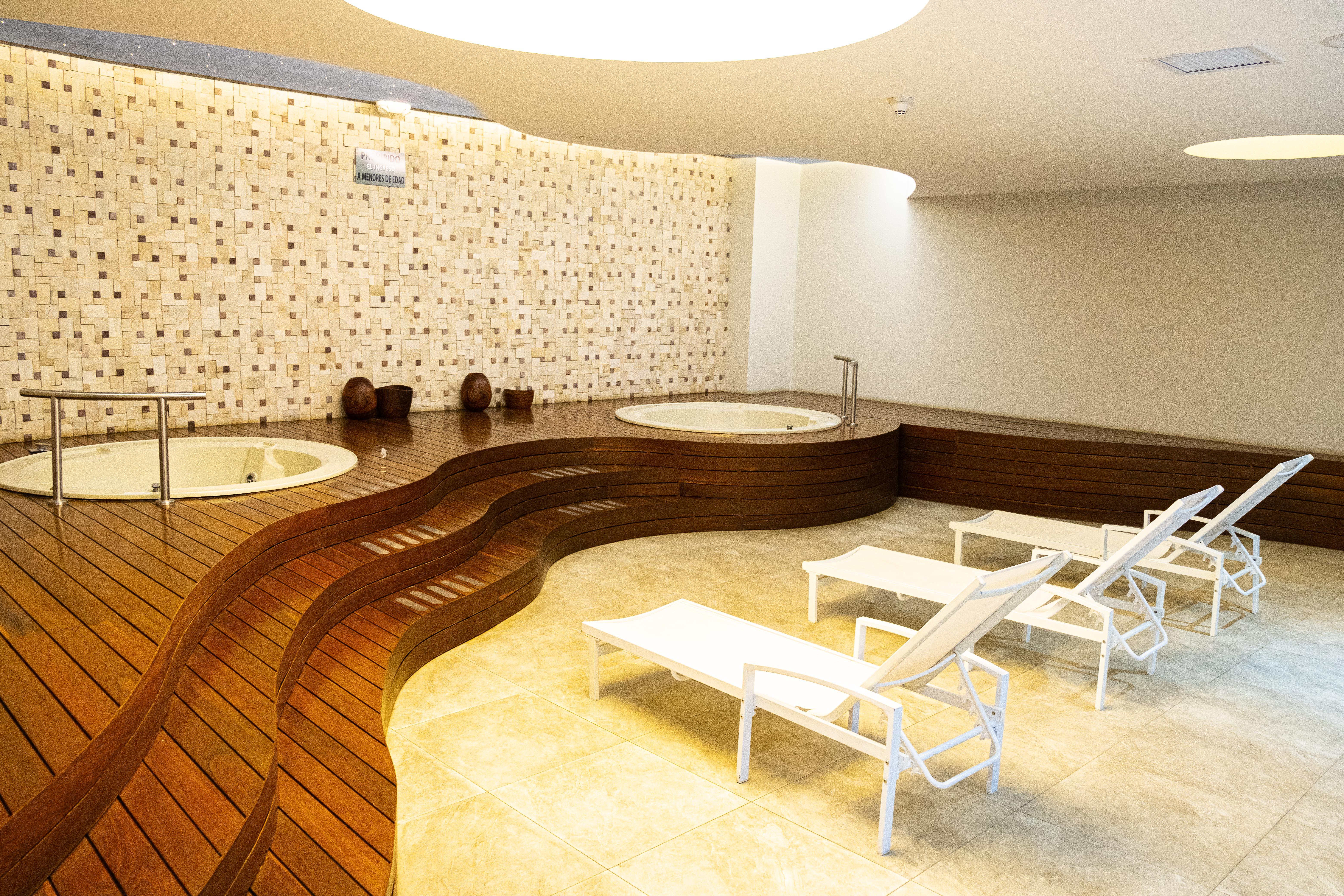 Radisson Hotel Santa Cruz ซานตาครูซเดอลาเซียร์รา ภายนอก รูปภาพ