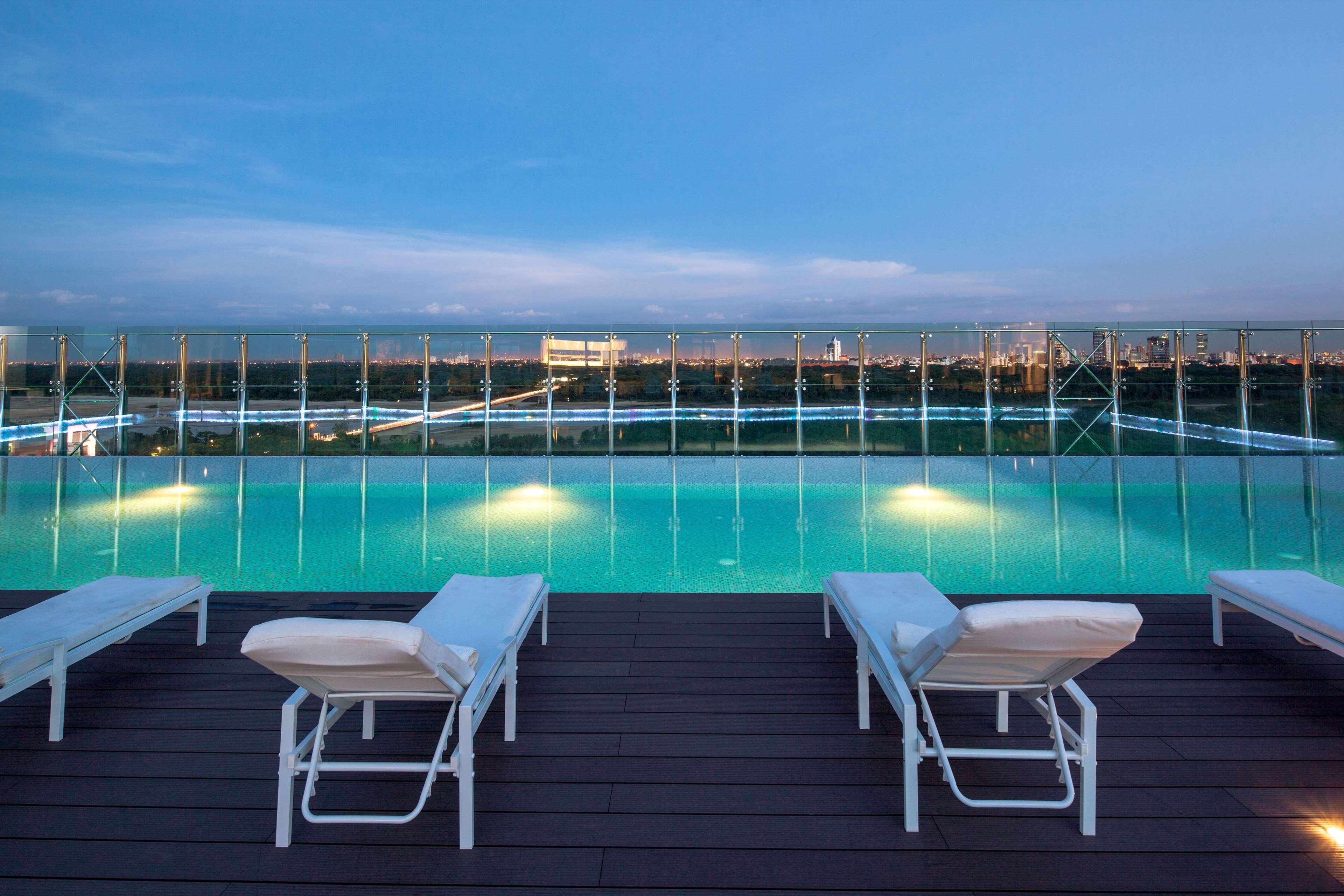 Radisson Hotel Santa Cruz ซานตาครูซเดอลาเซียร์รา ภายนอก รูปภาพ
