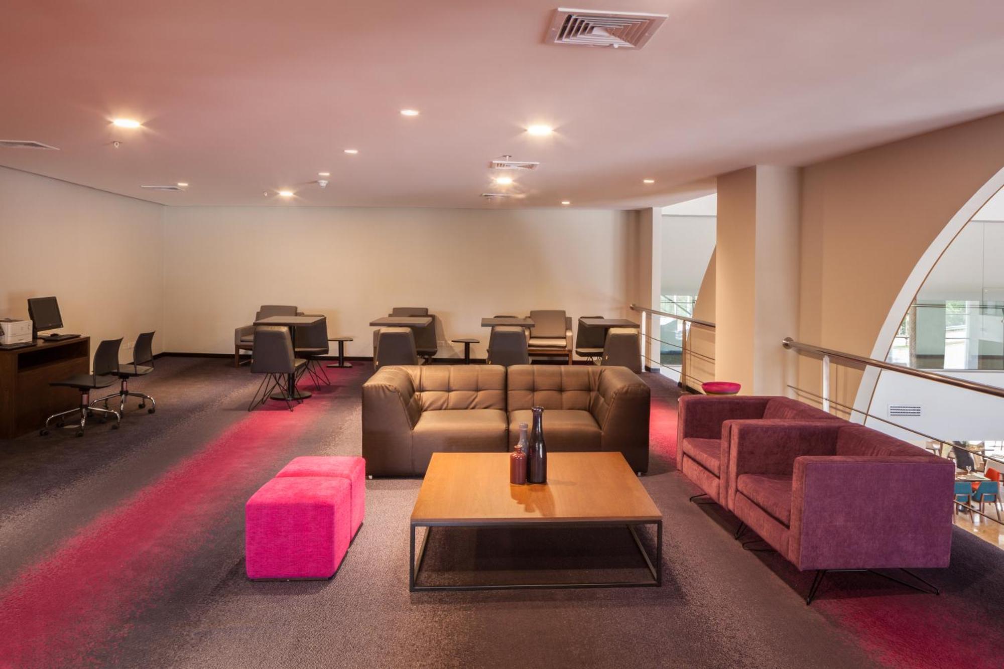 Radisson Hotel Santa Cruz ซานตาครูซเดอลาเซียร์รา ภายนอก รูปภาพ