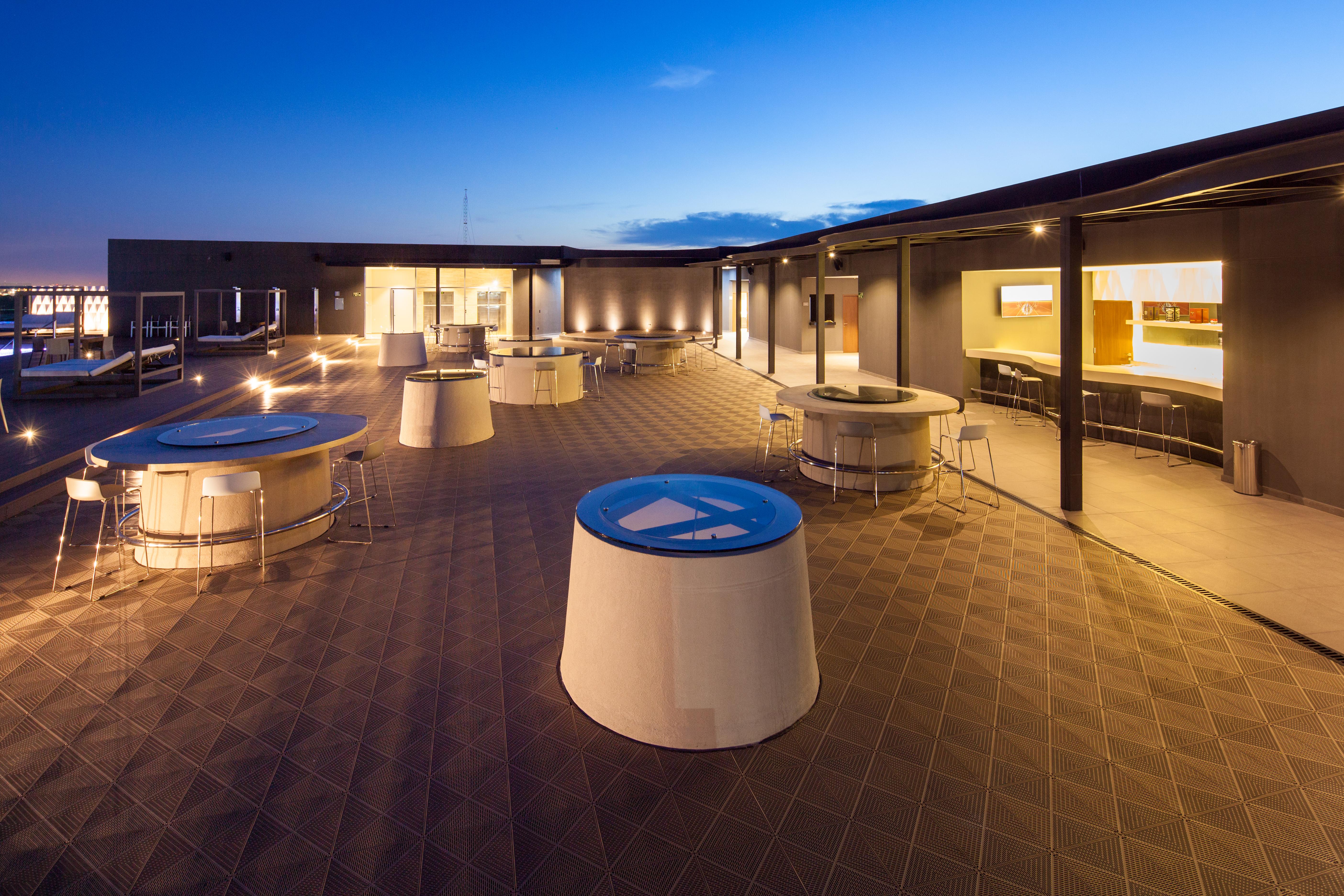 Radisson Hotel Santa Cruz ซานตาครูซเดอลาเซียร์รา ภายนอก รูปภาพ