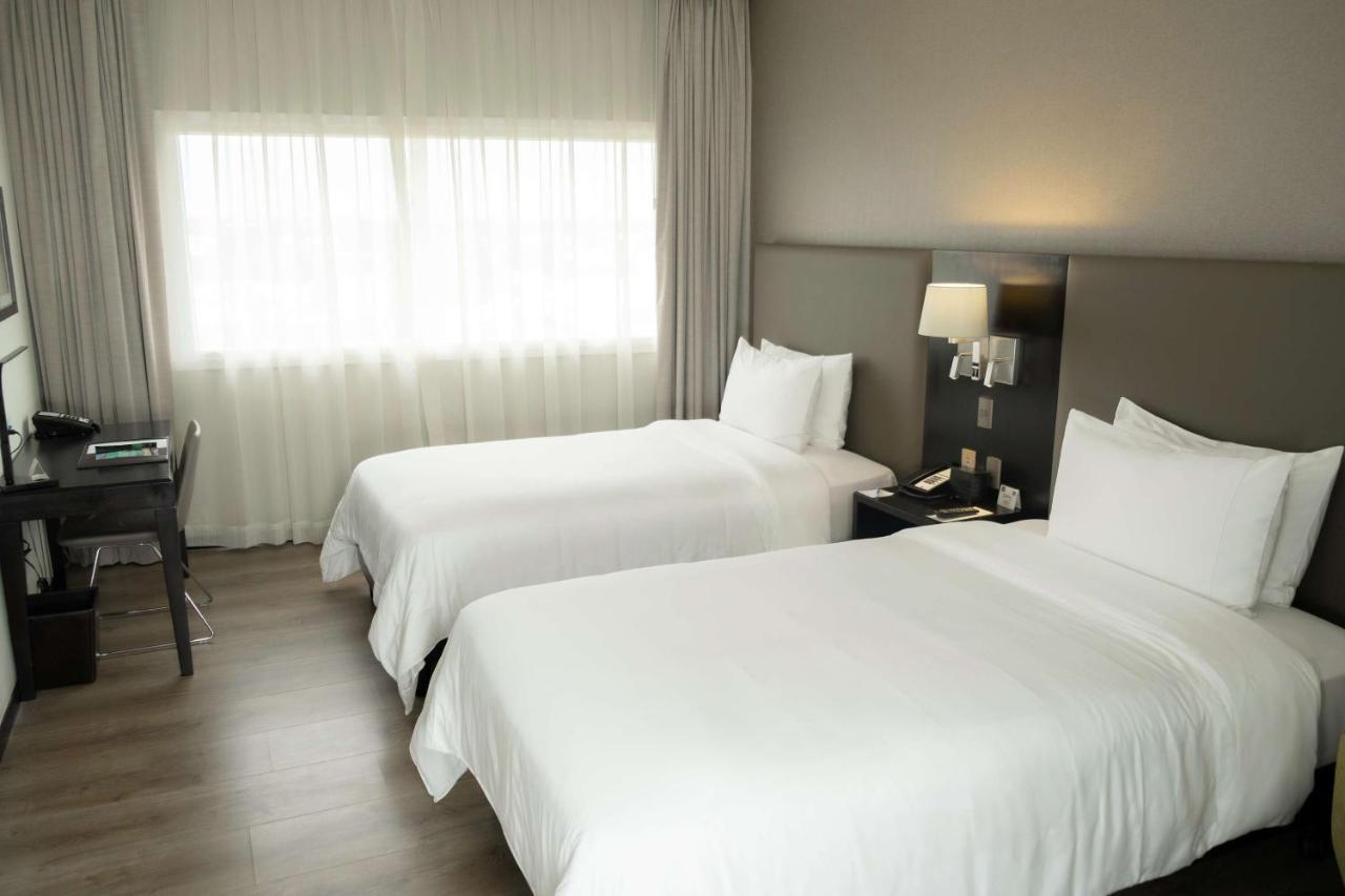 Radisson Hotel Santa Cruz ซานตาครูซเดอลาเซียร์รา ภายนอก รูปภาพ